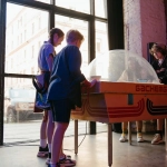 Винтажный игровой автомат демонстрирует эволюцию к современным технологиям